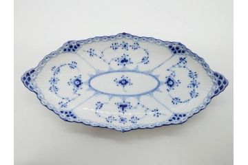デンマーク　ROYAL COPENHAGEN(ロイヤルコペンハーゲン)　ブルーフルーテッド 　ハーフレース　美しいブルーの縁取りが魅力のボウル&ピックルディッシュセット(プレート、変形皿、中皿、洋食器、北欧)(R-081290)