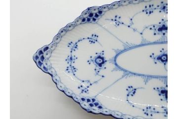デンマーク　ROYAL COPENHAGEN(ロイヤルコペンハーゲン)　ブルーフルーテッド 　ハーフレース　美しいブルーの縁取りが魅力のボウル&ピックルディッシュセット(プレート、変形皿、中皿、洋食器、北欧)(R-081290)