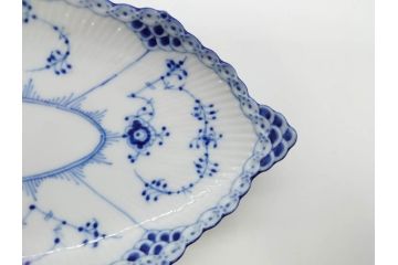 デンマーク　ROYAL COPENHAGEN(ロイヤルコペンハーゲン)　ブルーフルーテッド 　ハーフレース　美しいブルーの縁取りが魅力のボウル&ピックルディッシュセット(プレート、変形皿、中皿、洋食器、北欧)(R-081290)
