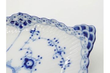 デンマーク　ROYAL COPENHAGEN(ロイヤルコペンハーゲン)　ブルーフルーテッド 　ハーフレース　美しいブルーの縁取りが魅力のボウル&ピックルディッシュセット(プレート、変形皿、中皿、洋食器、北欧)(R-081290)