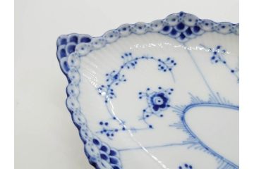 デンマーク　ROYAL COPENHAGEN(ロイヤルコペンハーゲン)　ブルーフルーテッド 　ハーフレース　美しいブルーの縁取りが魅力のボウル&ピックルディッシュセット(プレート、変形皿、中皿、洋食器、北欧)(R-081290)