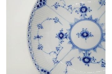 デンマーク　ROYAL COPENHAGEN(ロイヤルコペンハーゲン)　ブルーフルーテッド 　ハーフレース　美しいブルーの縁取りが魅力のボウル&ピックルディッシュセット(プレート、変形皿、中皿、洋食器、北欧)(R-081290)