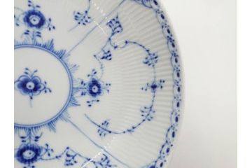 デンマーク　ROYAL COPENHAGEN(ロイヤルコペンハーゲン)　ブルーフルーテッド 　ハーフレース　美しいブルーの縁取りが魅力のボウル&ピックルディッシュセット(プレート、変形皿、中皿、洋食器、北欧)(R-081290)