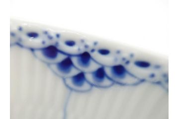 デンマーク　ROYAL COPENHAGEN(ロイヤルコペンハーゲン)　ブルーフルーテッド 　ハーフレース　美しいブルーの縁取りが魅力のボウル&ピックルディッシュセット(プレート、変形皿、中皿、洋食器、北欧)(R-081290)