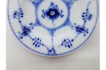 デンマーク　ROYAL COPENHAGEN(ロイヤルコペンハーゲン)　ブルーフルーテッド　プレイン　ハーフレース　フルレース　ブルーフラワー　食卓に華やぎを与えるミニプレート5枚セット(小皿、豆皿、フラワー、花、洋食器、北欧、共箱付き)(R-081291)