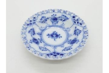 デンマーク　ROYAL COPENHAGEN(ロイヤルコペンハーゲン)　ブルーフルーテッド　プレイン　ハーフレース　フルレース　ブルーフラワー　食卓に華やぎを与えるミニプレート5枚セット(小皿、豆皿、フラワー、花、洋食器、北欧、共箱付き)(R-081291)