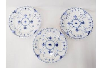 デンマーク　ROYAL COPENHAGEN(ロイヤルコペンハーゲン)　ブルーフルーテッド ハーフレース　約25cm　プレート3枚セット(大皿、洋食器、北欧)(R-081292)