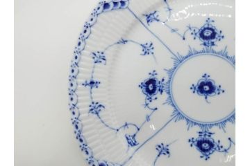 デンマーク　ROYAL COPENHAGEN(ロイヤルコペンハーゲン)　ブルーフルーテッド ハーフレース　約25cm　プレート3枚セット(大皿、洋食器、北欧)(R-081292)