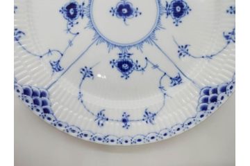 デンマーク　ROYAL COPENHAGEN(ロイヤルコペンハーゲン)　ブルーフルーテッド ハーフレース　約25cm　プレート3枚セット(大皿、洋食器、北欧)(R-081292)
