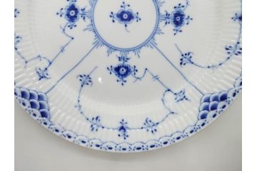 デンマーク　ROYAL COPENHAGEN(ロイヤルコペンハーゲン)　ブルーフルーテッド ハーフレース　約25cm　プレート3枚セット(大皿、洋食器、北欧)(R-081292)