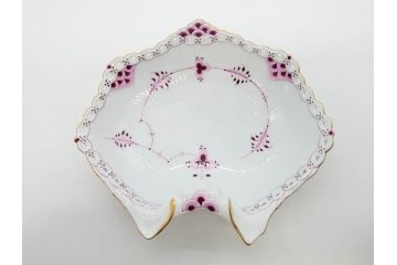 希少　デンマーク　ROYAL COPENHAGEN(ロイヤルコペンハーゲン)　バーガンディ　フルーテッド　フルレース　上品な雰囲気漂うシェルディッシュ(金彩、プレート、貝、中皿、変形皿、洋食器、北欧)(R-081293)
