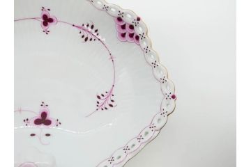 希少　デンマーク　ROYAL COPENHAGEN(ロイヤルコペンハーゲン)　バーガンディ　フルーテッド　フルレース　上品な雰囲気漂うシェルディッシュ(金彩、プレート、貝、中皿、変形皿、洋食器、北欧)(R-081293)