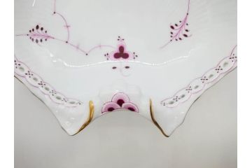 希少　デンマーク　ROYAL COPENHAGEN(ロイヤルコペンハーゲン)　バーガンディ　フルーテッド　フルレース　上品な雰囲気漂うシェルディッシュ(金彩、プレート、貝、中皿、変形皿、洋食器、北欧)(R-081293)
