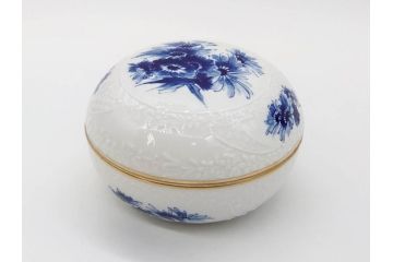 ドイツ　マイセン　Meissen　ブルーフラワー　金彩　清楚な美しさを感じる小物入れ(蓋物、ボックス、キャンディーポット、ボンボニエール、磁器)(R-081294)