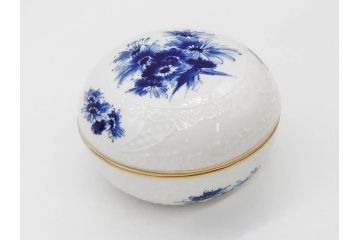 ドイツ　マイセン　Meissen　ブルーフラワー　金彩　清楚な美しさを感じる小物入れ(蓋物、ボックス、キャンディーポット、ボンボニエール、磁器)(R-081294)