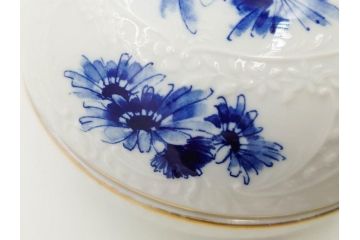 ドイツ　マイセン　Meissen　ブルーフラワー　金彩　清楚な美しさを感じる小物入れ(蓋物、ボックス、キャンディーポット、ボンボニエール、磁器)(R-081294)