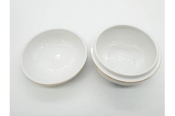 ドイツ　マイセン　Meissen　ブルーフラワー　金彩　清楚な美しさを感じる小物入れ(蓋物、ボックス、キャンディーポット、ボンボニエール、磁器)(R-081294)