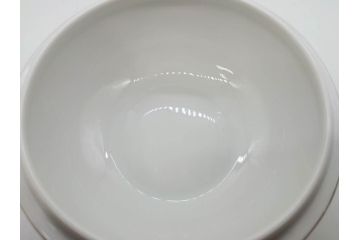 ドイツ　マイセン　Meissen　ブルーフラワー　金彩　清楚な美しさを感じる小物入れ(蓋物、ボックス、キャンディーポット、ボンボニエール、磁器)(R-081294)