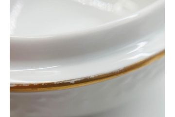 ドイツ　マイセン　Meissen　ブルーフラワー　金彩　清楚な美しさを感じる小物入れ(蓋物、ボックス、キャンディーポット、ボンボニエール、磁器)(R-081294)