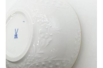 ドイツ　マイセン　Meissen　ブルーフラワー　金彩　清楚な美しさを感じる小物入れ(蓋物、ボックス、キャンディーポット、ボンボニエール、磁器)(R-081294)