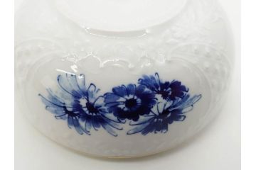 ドイツ　マイセン　Meissen　ブルーフラワー　金彩　清楚な美しさを感じる小物入れ(蓋物、ボックス、キャンディーポット、ボンボニエール、磁器)(R-081294)