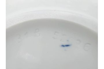 ドイツ　マイセン　Meissen　ブルーフラワー　金彩　清楚な美しさを感じる小物入れ(蓋物、ボックス、キャンディーポット、ボンボニエール、磁器)(R-081294)