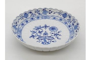 ドイツ　マイセン　Meissen　ブルーオニオン　美しい意匠が上品な雰囲気を高めるプレート&サラダボウルセット(サラダディッシュ、花形、花型、深皿、中皿、菊割り、洋食器)(R-081295)
