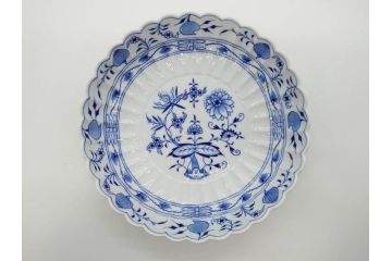 ドイツ　マイセン　Meissen　ブルーオニオン　美しい意匠が上品な雰囲気を高めるプレート&サラダボウルセット(サラダディッシュ、花形、花型、深皿、中皿、菊割り、洋食器)(R-081295)