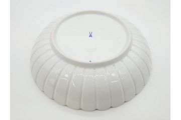 ドイツ　マイセン　Meissen　ブルーオニオン　美しい意匠が上品な雰囲気を高めるプレート&サラダボウルセット(サラダディッシュ、花形、花型、深皿、中皿、菊割り、洋食器)(R-081295)