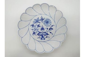ドイツ　マイセン　Meissen　ブルーオニオン　美しい意匠が上品な雰囲気を高めるプレート&サラダボウルセット(サラダディッシュ、花形、花型、深皿、中皿、菊割り、洋食器)(R-081295)