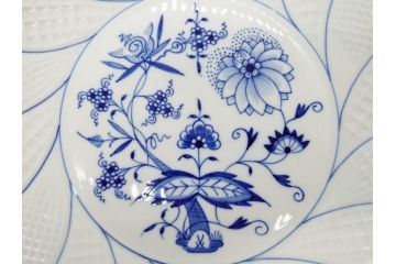 ドイツ　マイセン　Meissen　ブルーオニオン　美しい意匠が上品な雰囲気を高めるプレート&サラダボウルセット(サラダディッシュ、花形、花型、深皿、中皿、菊割り、洋食器)(R-081295)