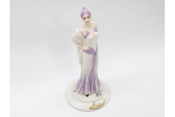 イタリア　カポディモンテ(Capodimonte)　サンドロ・マッジョーニ(Sandro Maggioni)　ドレスの柔らかな雰囲気が美しいフィギュリン(陶器人形、女性、置物、オブジェ)(R-081296)