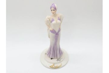 イタリア　カポディモンテ(Capodimonte)　サンドロ・マッジョーニ(Sandro Maggioni)　ドレスの柔らかな雰囲気が美しいフィギュリン(陶器人形、女性、置物、オブジェ)(R-081296)