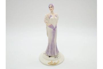 イタリア　カポディモンテ(Capodimonte)　サンドロ・マッジョーニ(Sandro Maggioni)　ドレスの柔らかな雰囲気が美しいフィギュリン(陶器人形、女性、置物、オブジェ)(R-081296)