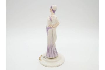イタリア　カポディモンテ(Capodimonte)　サンドロ・マッジョーニ(Sandro Maggioni)　ドレスの柔らかな雰囲気が美しいフィギュリン(陶器人形、女性、置物、オブジェ)(R-081296)
