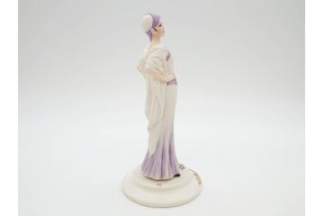 イタリア　カポディモンテ(Capodimonte)　サンドロ・マッジョーニ(Sandro Maggioni)　ドレスの柔らかな雰囲気が美しいフィギュリン(陶器人形、女性、置物、オブジェ)(R-081296)
