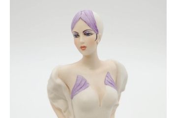 イタリア　カポディモンテ(Capodimonte)　サンドロ・マッジョーニ(Sandro Maggioni)　ドレスの柔らかな雰囲気が美しいフィギュリン(陶器人形、女性、置物、オブジェ)(R-081296)