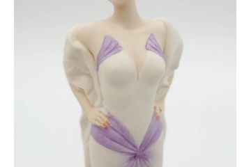 イタリア　カポディモンテ(Capodimonte)　サンドロ・マッジョーニ(Sandro Maggioni)　ドレスの柔らかな雰囲気が美しいフィギュリン(陶器人形、女性、置物、オブジェ)(R-081296)