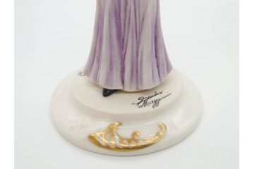 イタリア　カポディモンテ(Capodimonte)　サンドロ・マッジョーニ(Sandro Maggioni)　ドレスの柔らかな雰囲気が美しいフィギュリン(陶器人形、女性、置物、オブジェ)(R-081296)