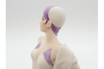イタリア　カポディモンテ(Capodimonte)　サンドロ・マッジョーニ(Sandro Maggioni)　ドレスの柔らかな雰囲気が美しいフィギュリン(陶器人形、女性、置物、オブジェ)(R-081296)