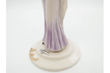 イタリア　カポディモンテ(Capodimonte)　サンドロ・マッジョーニ(Sandro Maggioni)　ドレスの柔らかな雰囲気が美しいフィギュリン(陶器人形、女性、置物、オブジェ)(R-081296)