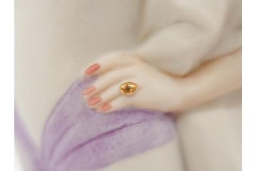 イタリア　カポディモンテ(Capodimonte)　サンドロ・マッジョーニ(Sandro Maggioni)　ドレスの柔らかな雰囲気が美しいフィギュリン(陶器人形、女性、置物、オブジェ)(R-081296)