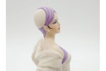 イタリア　カポディモンテ(Capodimonte)　サンドロ・マッジョーニ(Sandro Maggioni)　ドレスの柔らかな雰囲気が美しいフィギュリン(陶器人形、女性、置物、オブジェ)(R-081296)