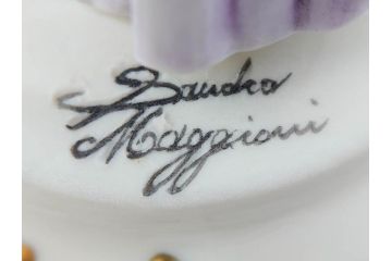 イタリア　カポディモンテ(Capodimonte)　サンドロ・マッジョーニ(Sandro Maggioni)　ドレスの柔らかな雰囲気が美しいフィギュリン(陶器人形、女性、置物、オブジェ)(R-081296)