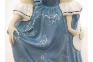 イギリス　Royal Doulton(ロイヤルドルトン)　Hilary(ヒラリー)　上品な雰囲気のフィギュリン(陶器人形、女性、貴婦人、置物、オブジェ)(R-081297)