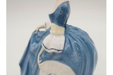 イギリス　Royal Doulton(ロイヤルドルトン)　Hilary(ヒラリー)　上品な雰囲気のフィギュリン(陶器人形、女性、貴婦人、置物、オブジェ)(R-081297)