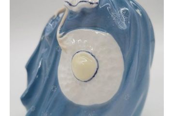 イギリス　Royal Doulton(ロイヤルドルトン)　Hilary(ヒラリー)　上品な雰囲気のフィギュリン(陶器人形、女性、貴婦人、置物、オブジェ)(R-081297)