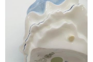 イギリス　Royal Doulton(ロイヤルドルトン)　Hilary(ヒラリー)　上品な雰囲気のフィギュリン(陶器人形、女性、貴婦人、置物、オブジェ)(R-081297)
