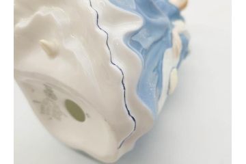 イギリス　Royal Doulton(ロイヤルドルトン)　Hilary(ヒラリー)　上品な雰囲気のフィギュリン(陶器人形、女性、貴婦人、置物、オブジェ)(R-081297)