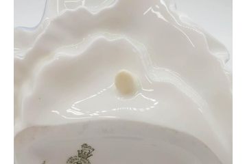イギリス　Royal Doulton(ロイヤルドルトン)　Hilary(ヒラリー)　上品な雰囲気のフィギュリン(陶器人形、女性、貴婦人、置物、オブジェ)(R-081297)